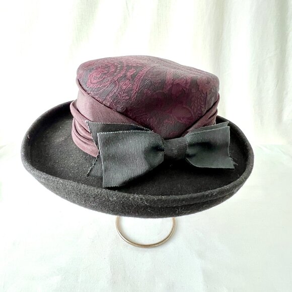 Whittall & Shon 100% Wool Hat, Black and Purple Paisley Pattern EC - Picture 1 of 14